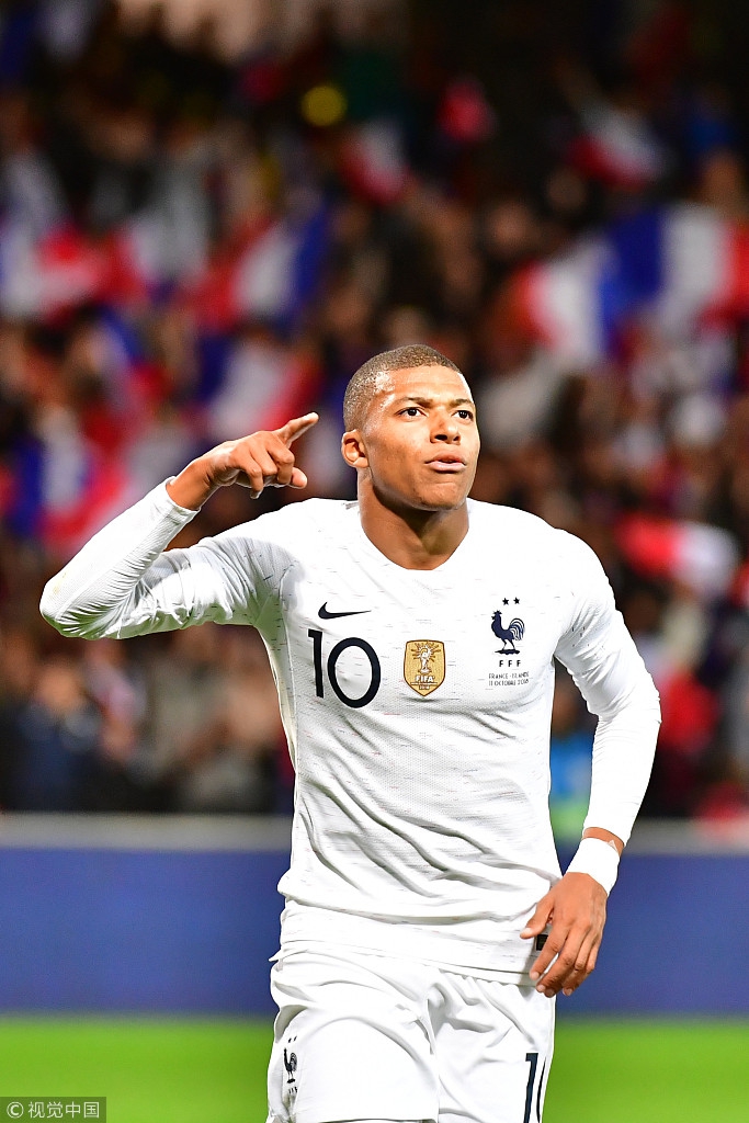 舒尔茨双响 尼斯主场击败里昂