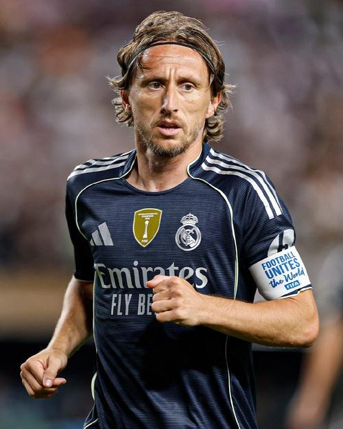 塔帅：调战术就像削铅笔，需不断调整；每个球员渴望胜利