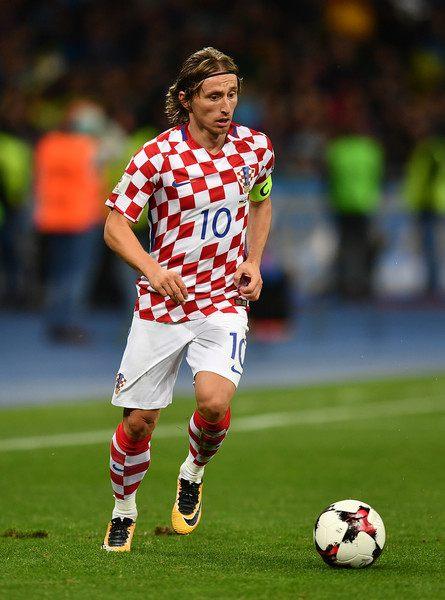 唉！真奇怪，三大顶薪合砍12分，比32岁老将得分少，怪得不4战3负