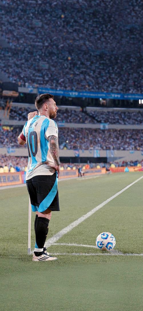 毫不知情！老鹰闪电交易，特雷·杨在替补席被告知交易，黯然离场